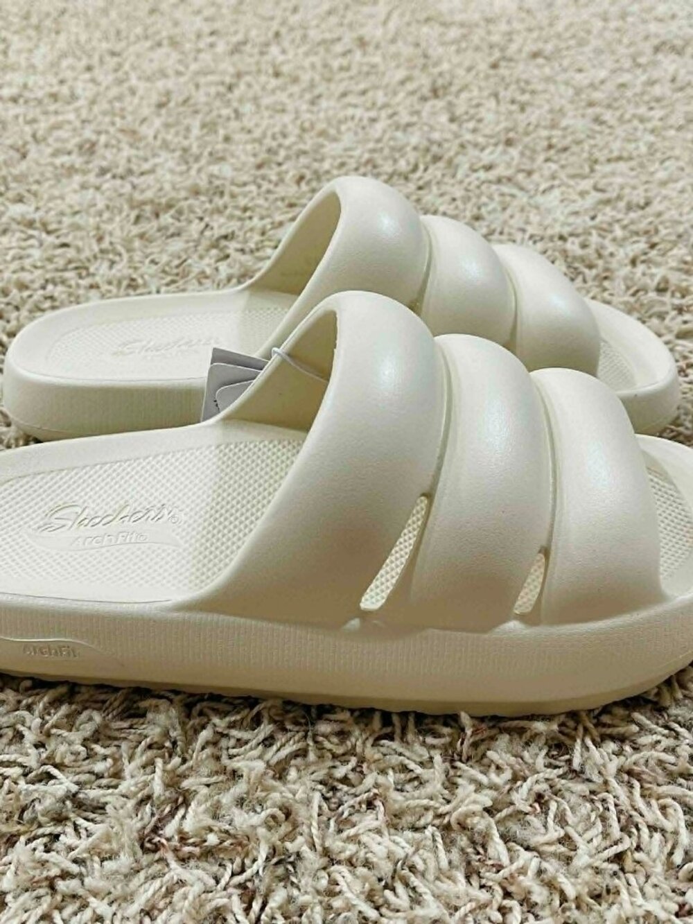 Skechers Women’s Arch Fit Foamies Slide Sandals Shoes Cream, Size 9 (New)